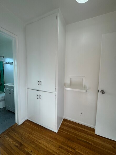 Building Photo - 1380 Masselin Ave