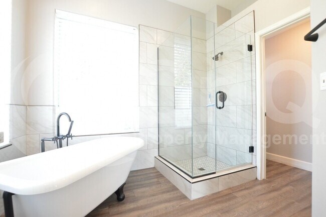 Building Photo - 1312 W Chilton Ave