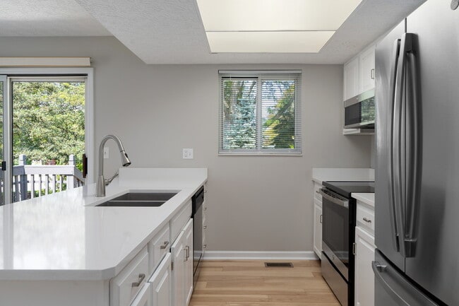 Building Photo - 6251 Tara Hill Dr