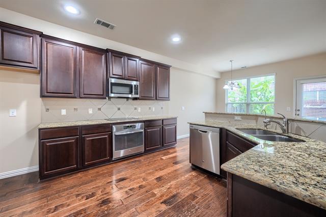 Building Photo - 875 Vaquero St