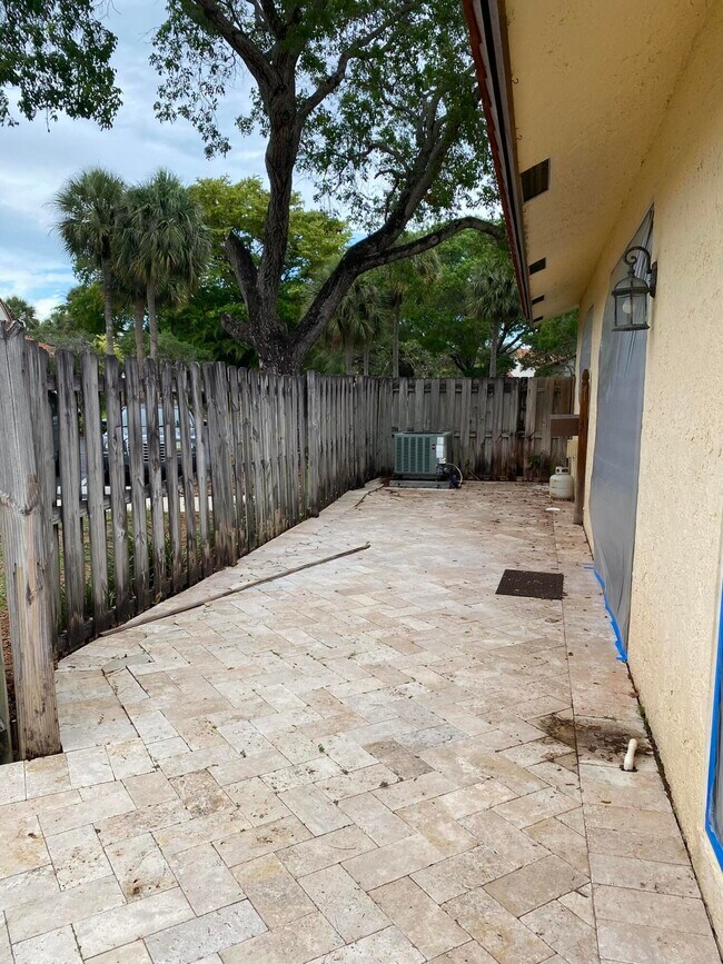 Building Photo - 5790 Fox Hollow Dr