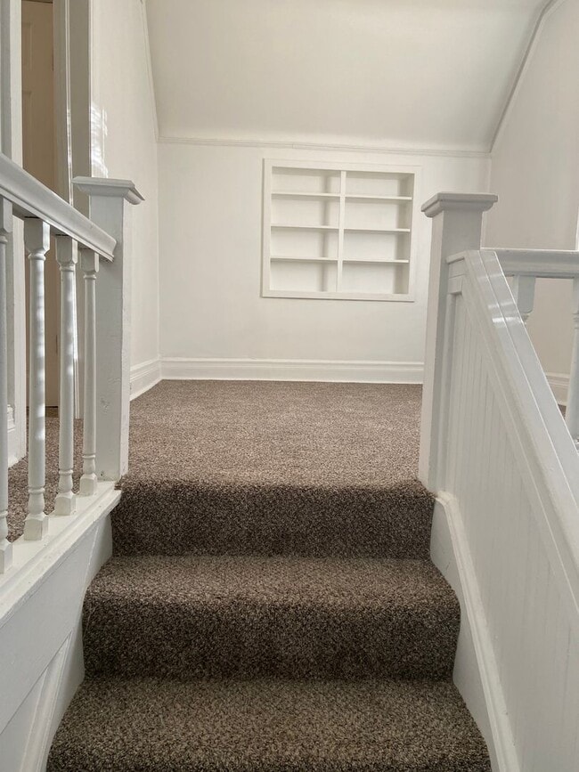 Building Photo - $1,300 - Newly 3 Bedroom 2 Bath