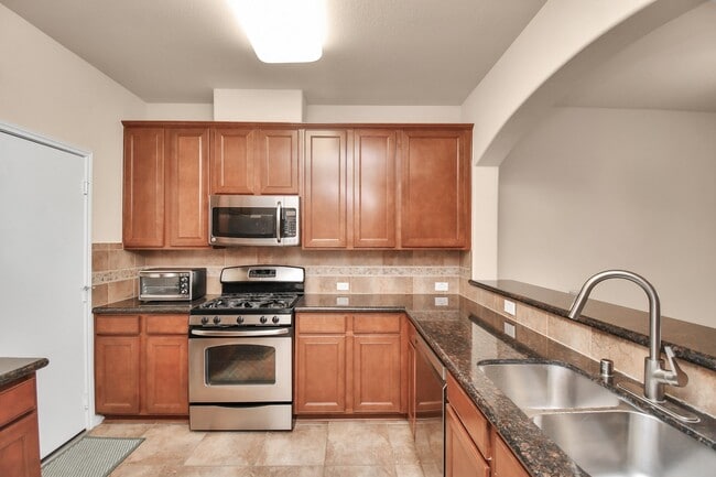 Building Photo - 2202 Waterford Park St