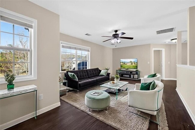 Building Photo - 2430 Fair Oaks Way