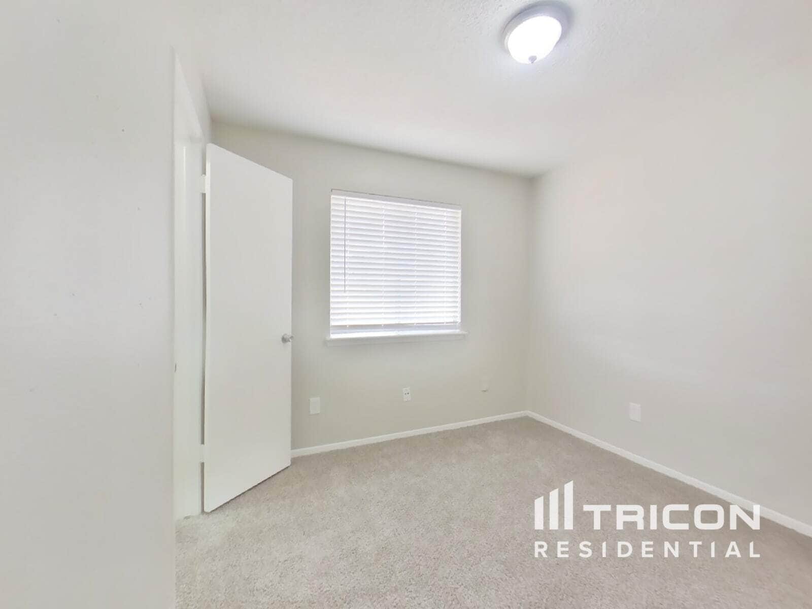 Building Photo - 17803 Glenmark Dr