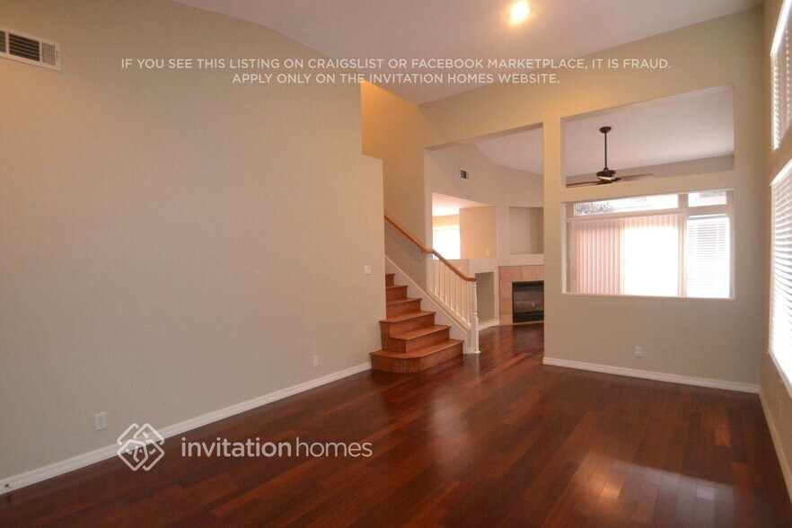 Building Photo - 488 Vista del Sol