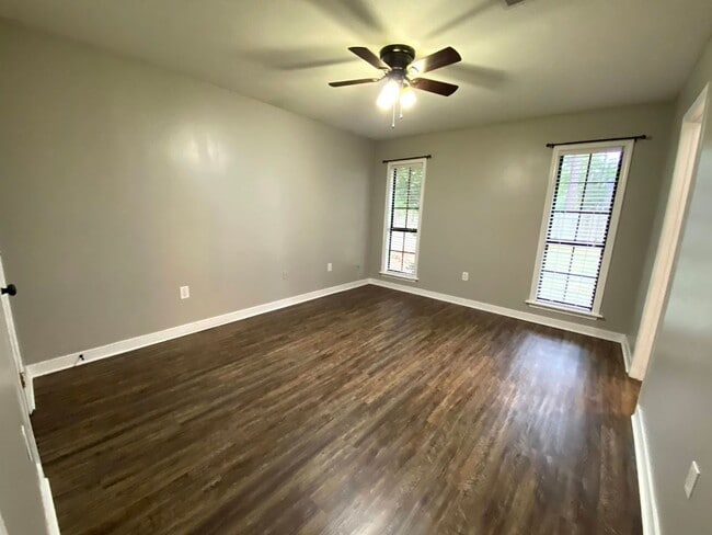 Building Photo - 3 Bedroom for Rent in Reservoir Brandon!