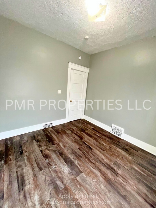 Building Photo - 3 Bedrooms/1 Bathroom House