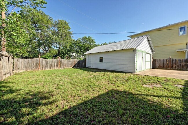 Building Photo - 5112 Caswell Ave