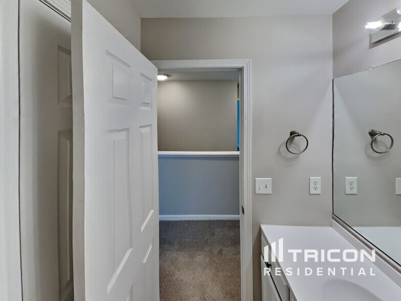 Building Photo - 1145 Langston Dr