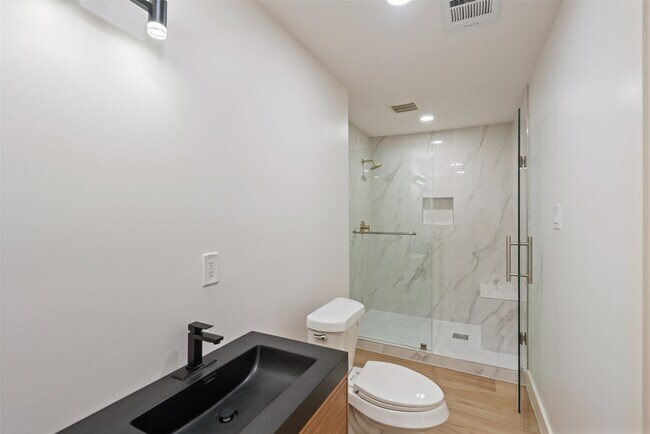 Building Photo - 9323 Portal Dr
