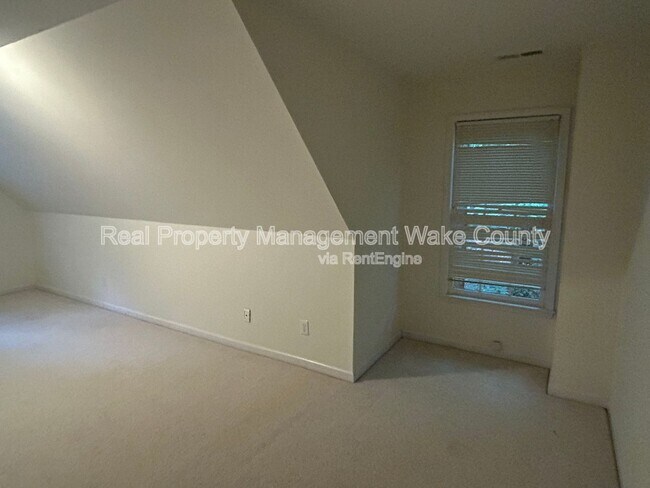 Building Photo - 106 Oak Spring Ct