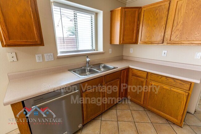 Building Photo - 12721 W Almeria Rd