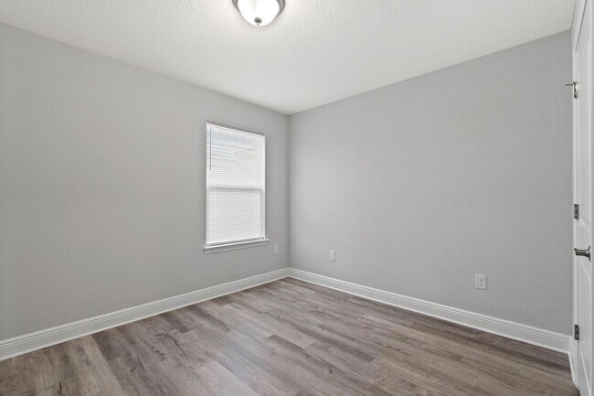 Building Photo - 571 Riverwalk Cir