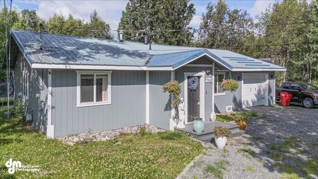 Building Photo - Cozy 3 bedroom 2 bath home w/ fully fenced...