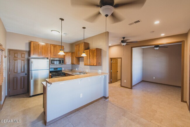 Building Photo - 326 Coates Dr