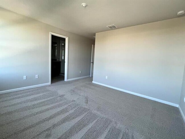 Building Photo - 5656 Mentmore Dr