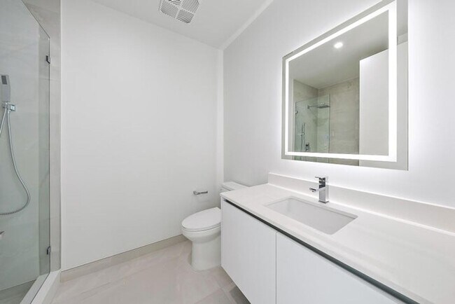 Building Photo - 220 Lake Shore Dr