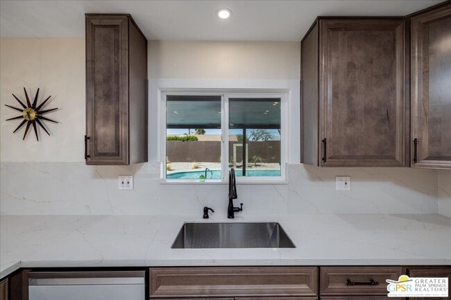 Building Photo - 372 E Molino Rd