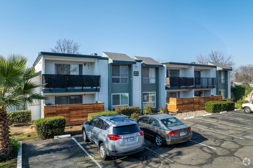 Building Photo - The Pointe On Bell