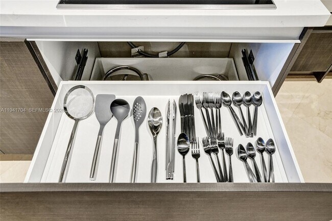 Building Photo - 1800 S Ocean Dr