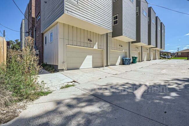 Building Photo - 3511 S Marion St