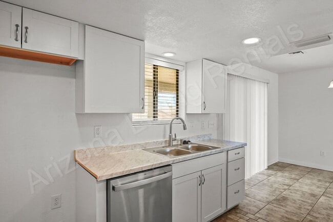 Building Photo - 2699 Smoketree Ave N