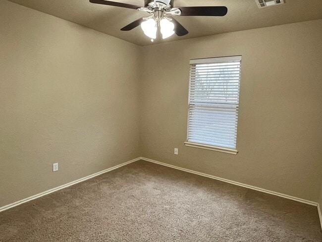 Building Photo - Great 3 Bed, 2 Bath Home in Moore Schools