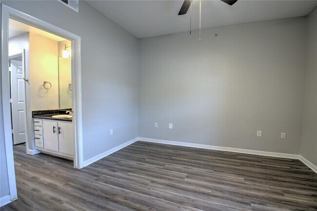 Building Photo - 2320 Gracy Farms Ln