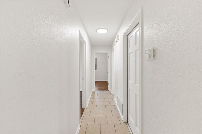 Building Photo - 1505 Charolais Dr