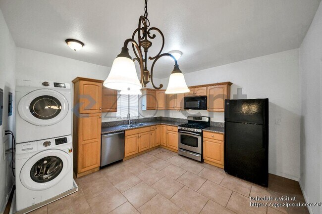 Building Photo - 2818 S Bronson Ave