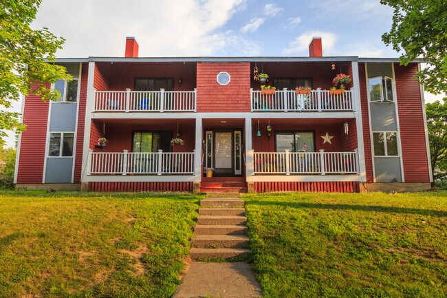 Building Photo - 48 Hemlock St