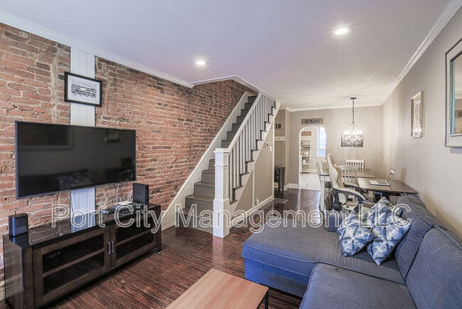 Building Photo - 813 S Belnord Ave