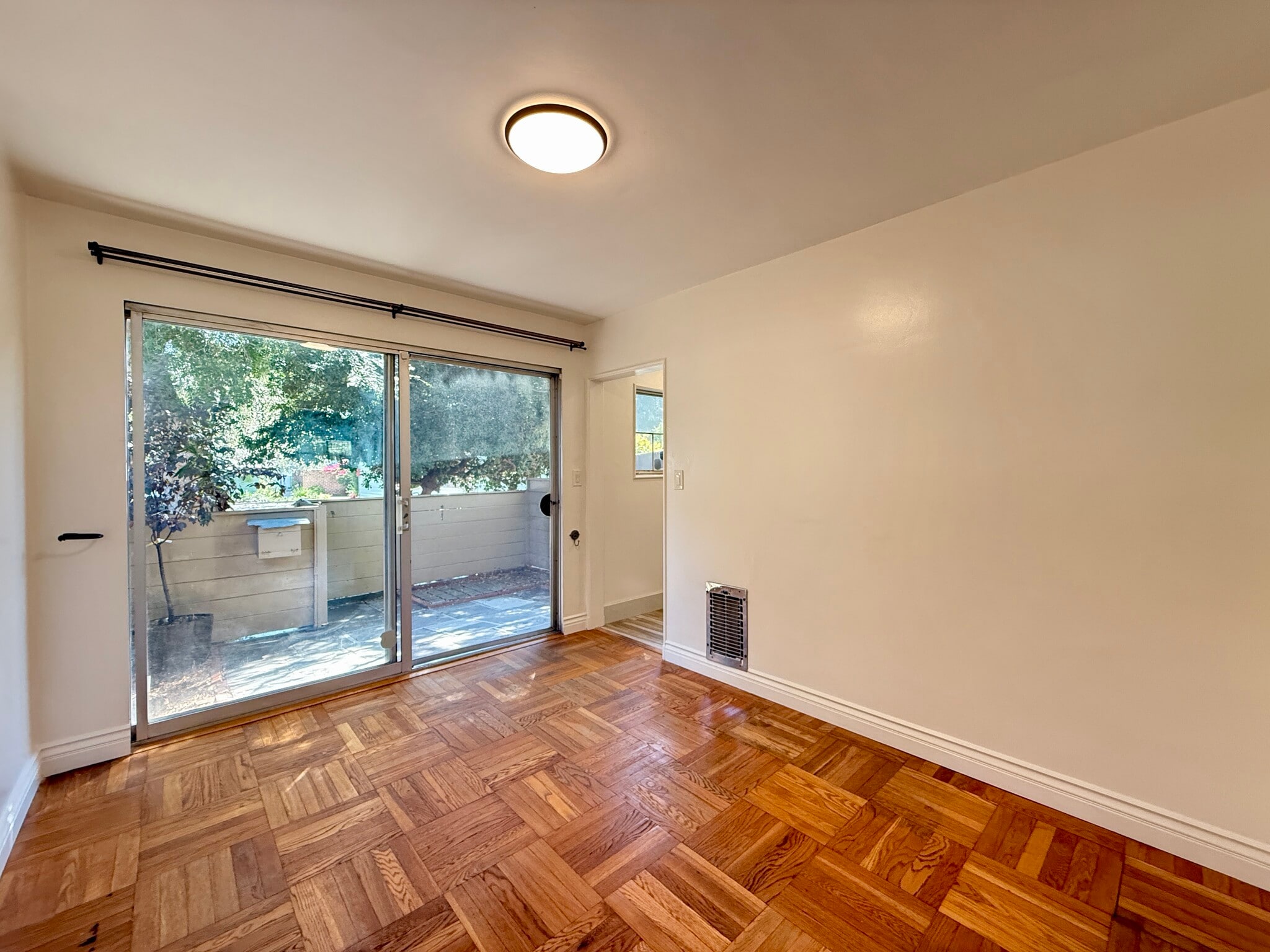 Building Photo - 5183 Village Grn