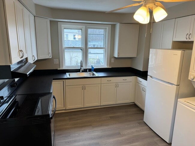 Newly renovated kitchen - 675 Spring Garden St