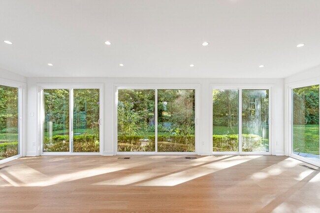 Building Photo - 18 Echo Ln