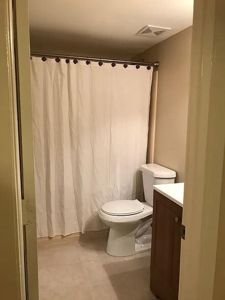 Building Photo - 6031 Shakerwood Cir