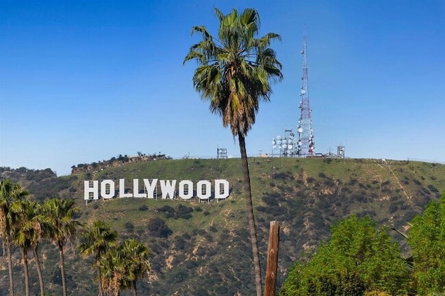 Building Photo - 5750 Hollywood Blvd