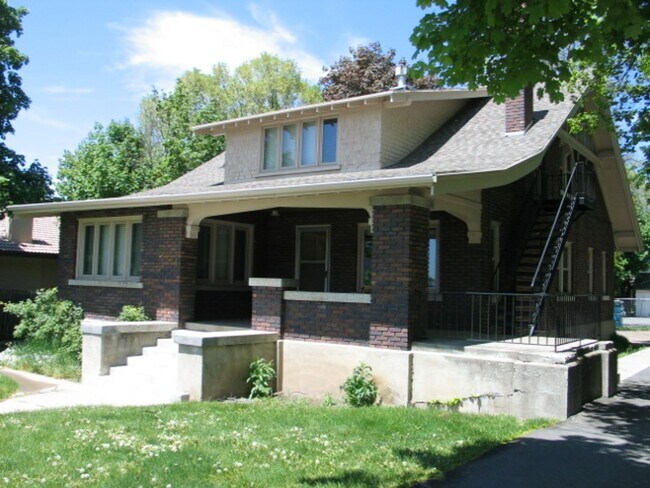 Building Photo - 631 E 400 N