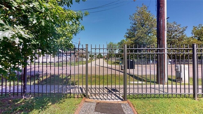 Building Photo - 1201 Northwood St