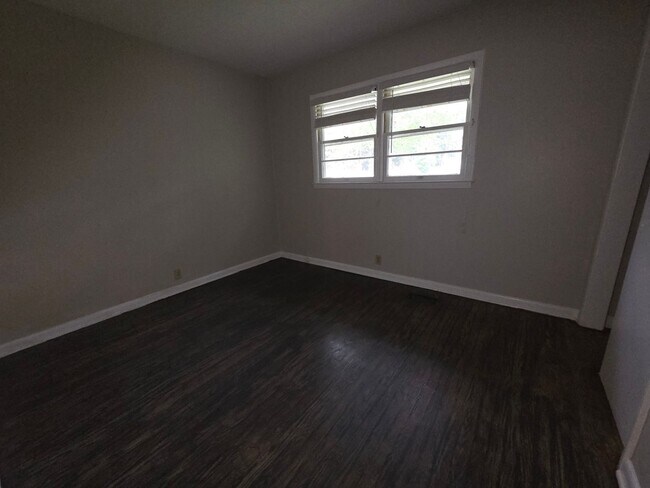 Building Photo - Renovated Kitchen, 3 BR / 3 BH home in Ter...