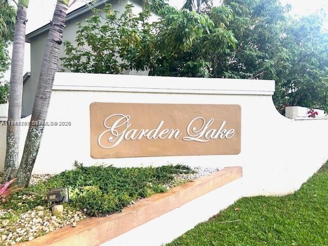 Building Photo - 300 SW 100th Ave