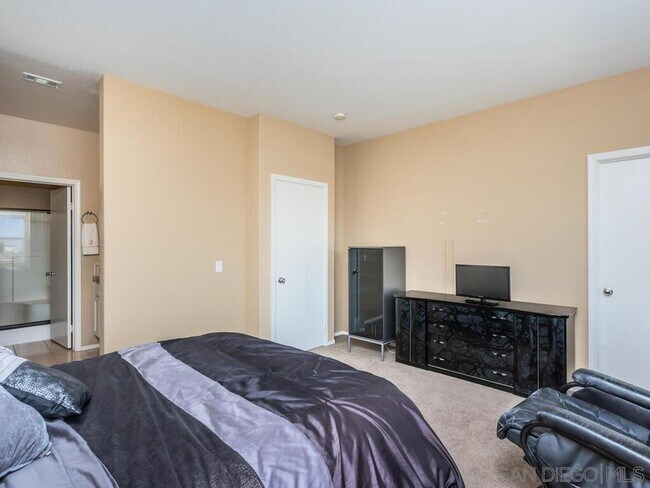 Building Photo - 425 S Meadowbrook Dr