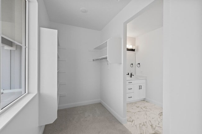 Building Photo - 646 Grn Mountain Dr