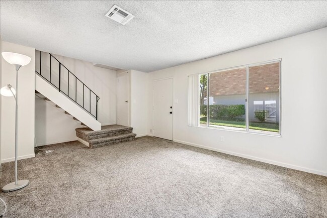 Building Photo - 8828 La Riviera Dr