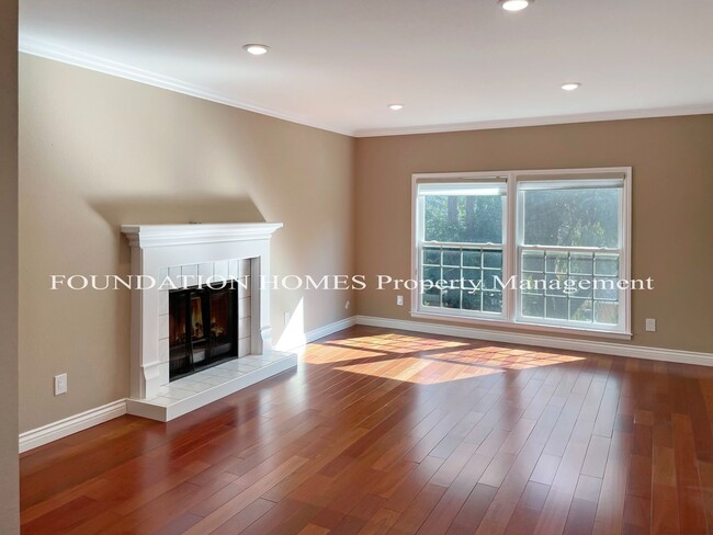 Building Photo - 216 San Ramon Way