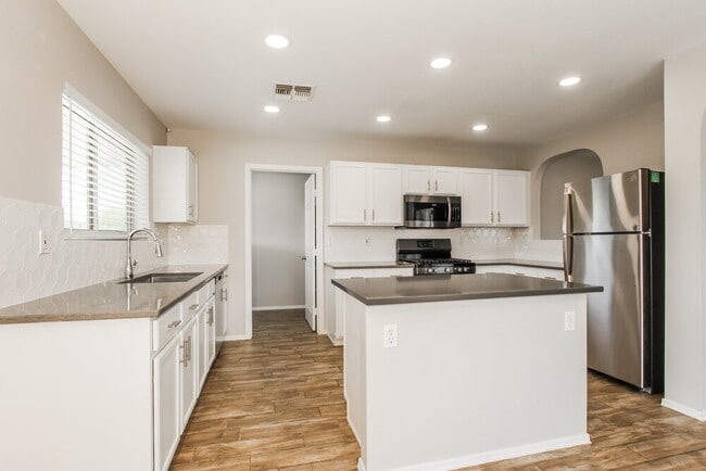 Building Photo - 10609 W Via Del Sol