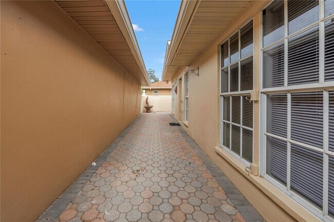 Building Photo - 2267 Heron Cir