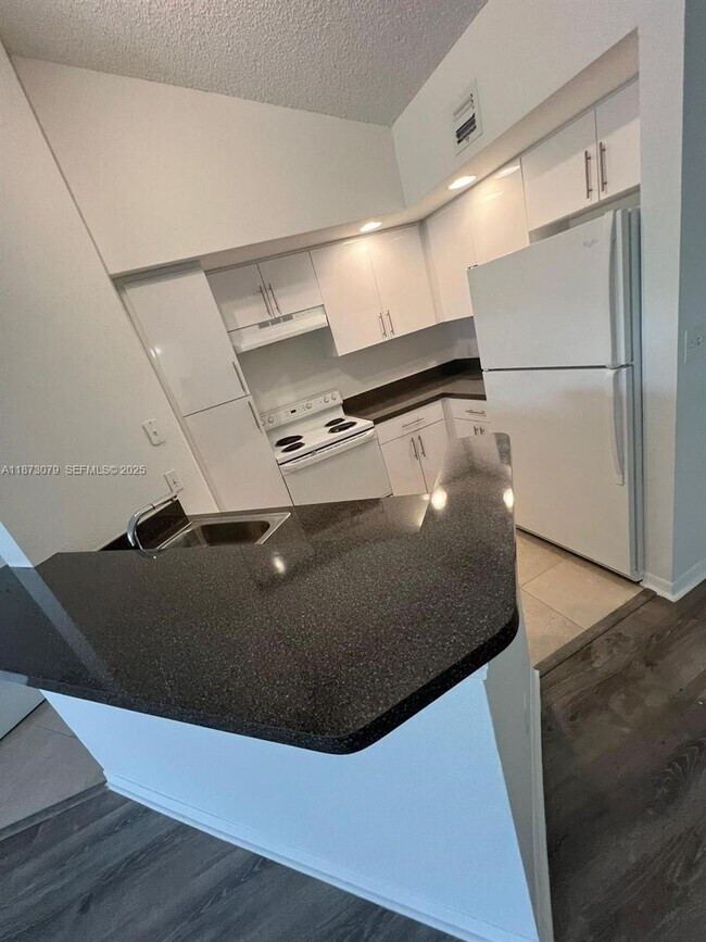 Building Photo - 3430 Pinewalk Dr N