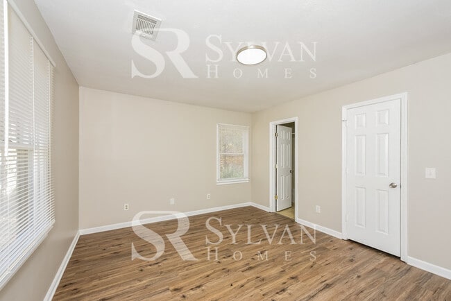 Building Photo - 10 Windmill Cir